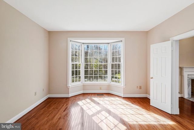 9810 PORTSIDE DR, Burke, VA 22015