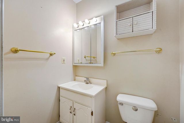 9810 PORTSIDE DR, Burke, VA 22015