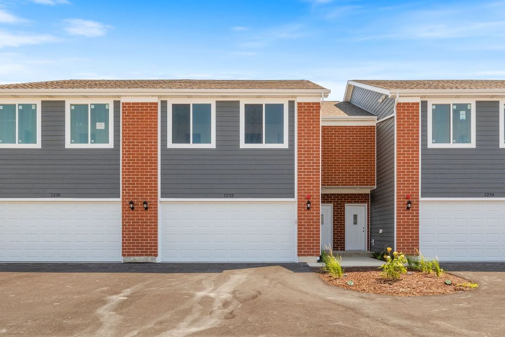 1216 Gillespie Lane, Yorkville, IL 60560