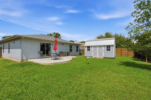 718 Blair Ave, Bastrop, TX 78602