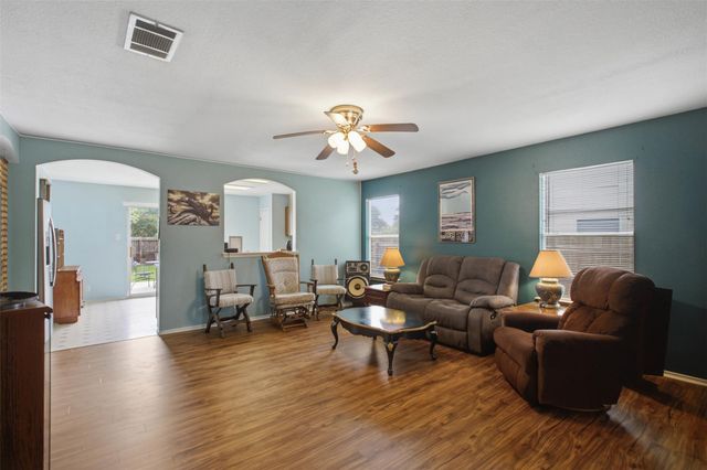 718 Blair Ave, Bastrop, TX 78602