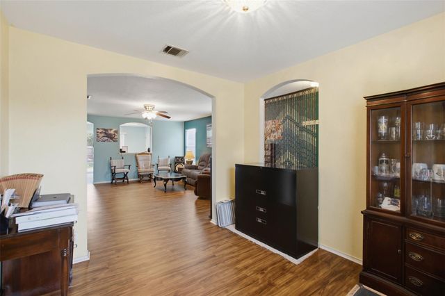 718 Blair Ave, Bastrop, TX 78602