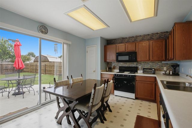 718 Blair Ave, Bastrop, TX 78602