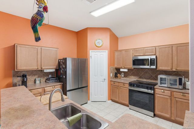 532 Rooster, Schertz, TX 78154