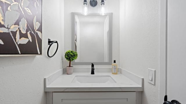 134 Espanas, Escondido, CA 92026