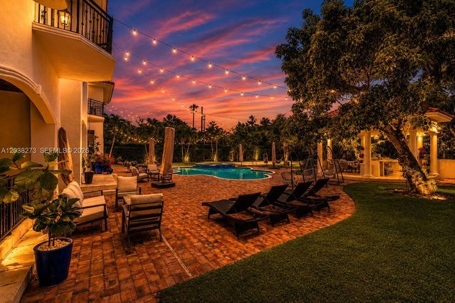 11111 SW 77th Ave, Pinecrest, FL 33156