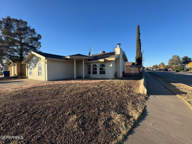 1795 VICTOR LOPEZ Drive, El Paso, TX 79936