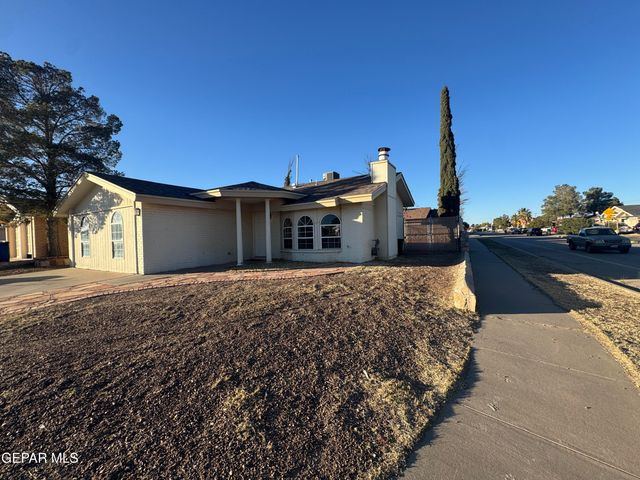 1795 VICTOR LOPEZ Drive, El Paso, TX 79936