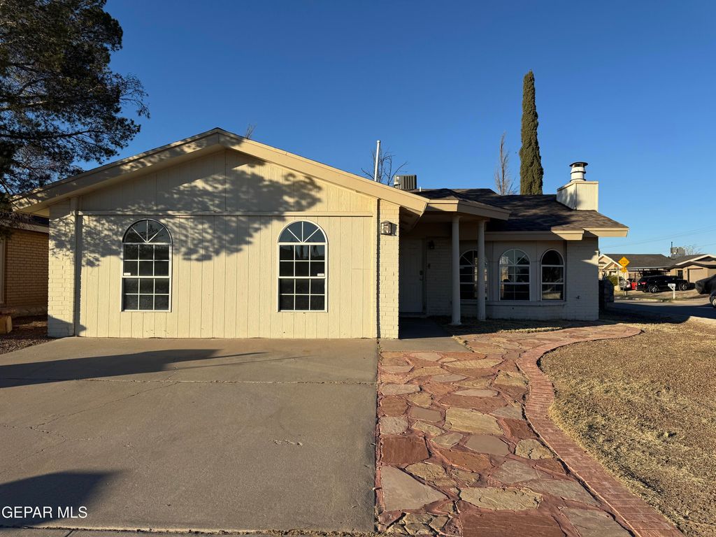 1795 VICTOR LOPEZ Drive, El Paso, TX 79936