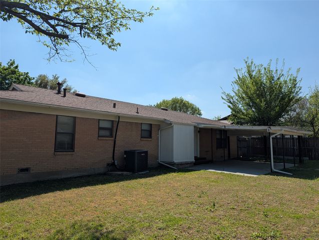 5417 Palmer Drive, Haltom City, TX 76117