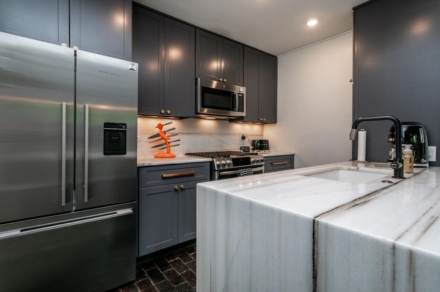 1402 W ROLLINS RD, Columbia, MO 65203