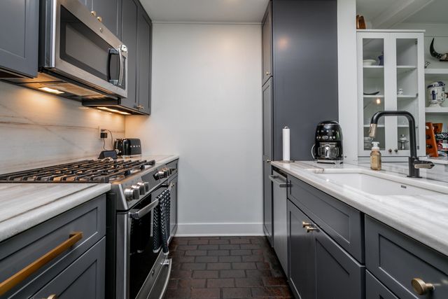 1402 W ROLLINS RD, Columbia, MO 65203