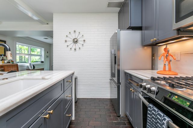 1402 W ROLLINS RD, Columbia, MO 65203