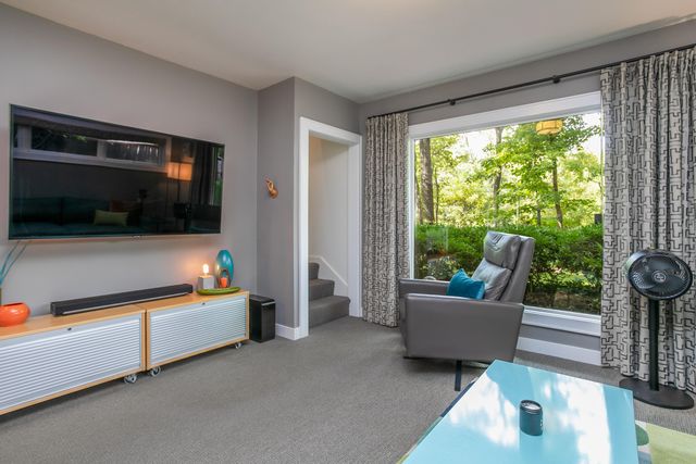 1402 W ROLLINS RD, Columbia, MO 65203