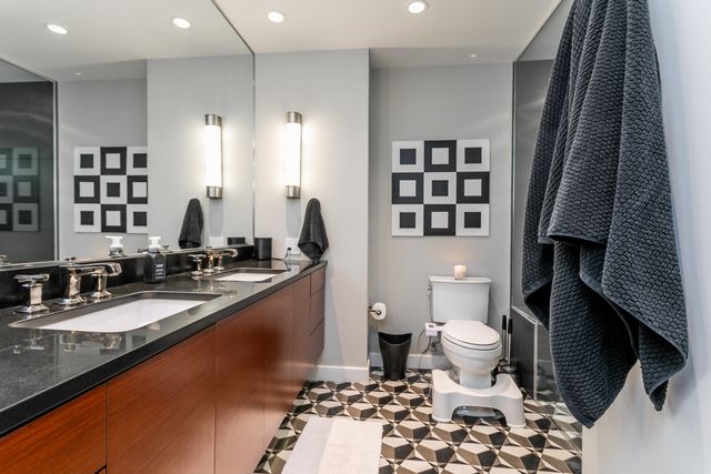 1402 W ROLLINS RD, Columbia, MO 65203