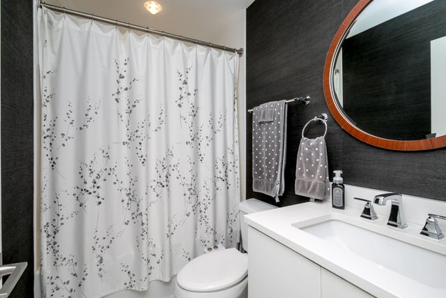 1402 W ROLLINS RD, Columbia, MO 65203