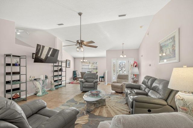 15 Londonderry Dr, Palm Coast, FL 32137