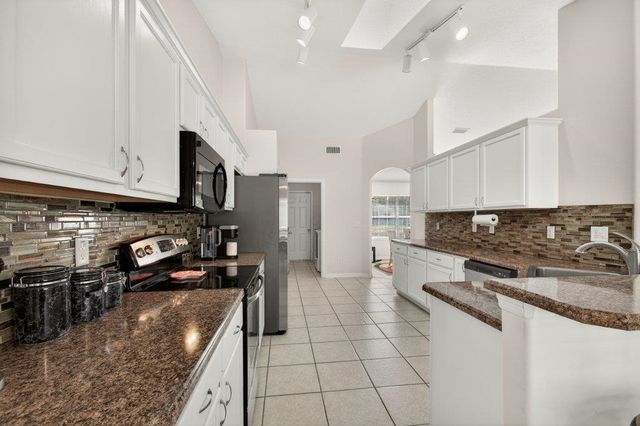 15 Londonderry Dr, Palm Coast, FL 32137