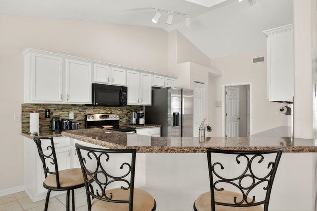 15 Londonderry Dr, Palm Coast, FL 32137