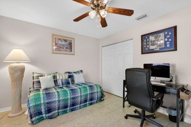 15 Londonderry Dr, Palm Coast, FL 32137