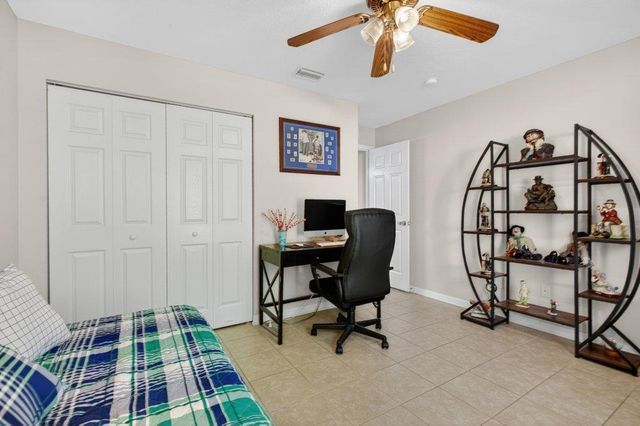 15 Londonderry Dr, Palm Coast, FL 32137