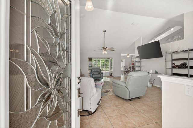 15 Londonderry Dr, Palm Coast, FL 32137