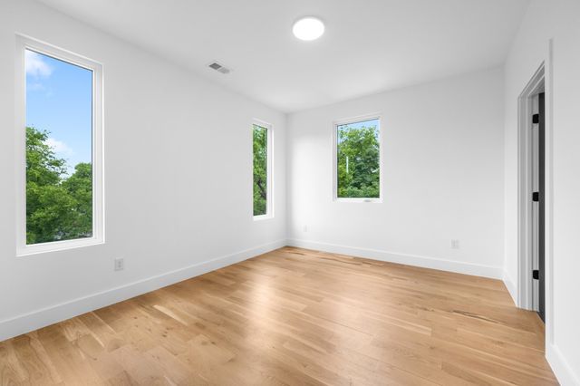 1005 Glenview Dr, Nashville, TN 37206