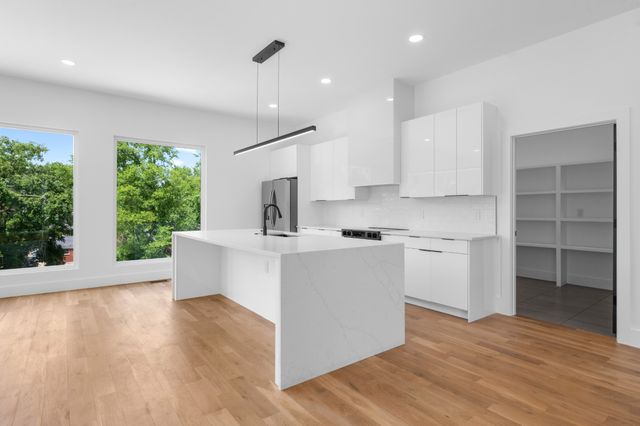 1005 Glenview Dr, Nashville, TN 37206