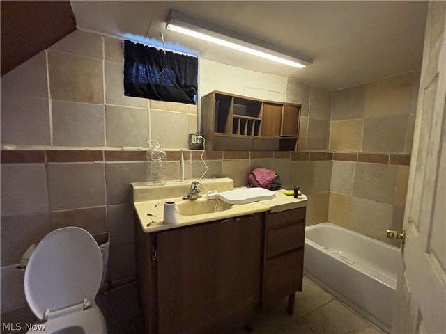 1499 Clermont Road, Cleveland, OH 44110