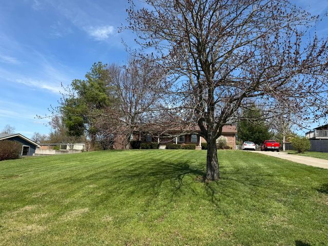 1033 Crestwood Heights, Paris, KY 40361