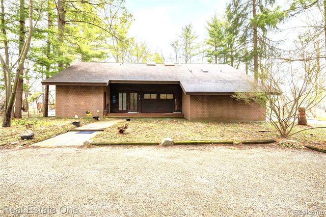 32674 Bingham Lane, Bingham Farms, MI 48025