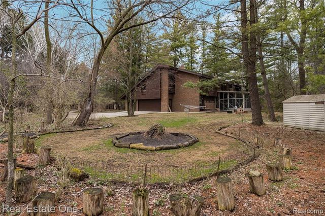 32674 Bingham Lane, Bingham Farms, MI 48025