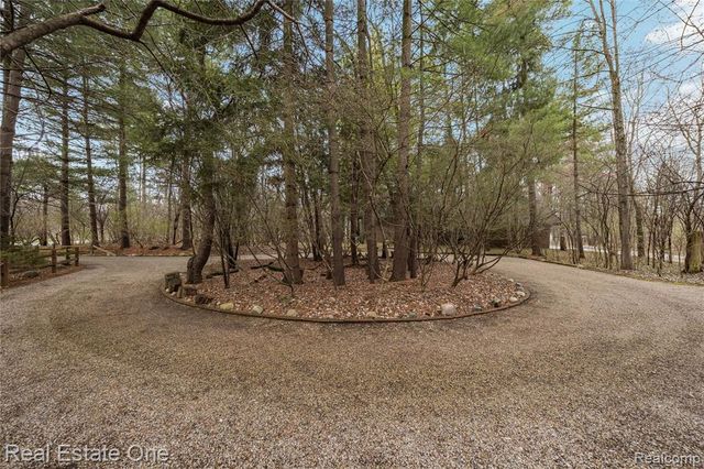 32674 Bingham Lane, Bingham Farms, MI 48025