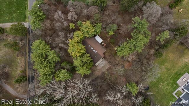 32674 Bingham Lane, Bingham Farms, MI 48025