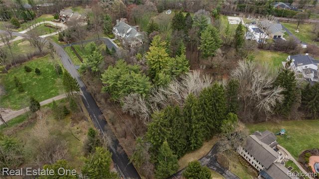 32674 Bingham Lane, Bingham Farms, MI 48025