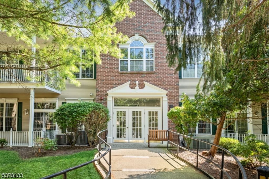 1308 Four Seasons Dr 1308, Wayne Twp., NJ 07470