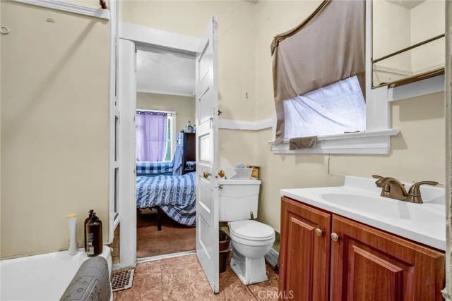 831 French Street, Santa Ana, CA 92701