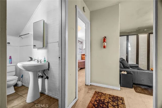 831 French Street, Santa Ana, CA 92701