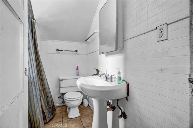831 French Street, Santa Ana, CA 92701