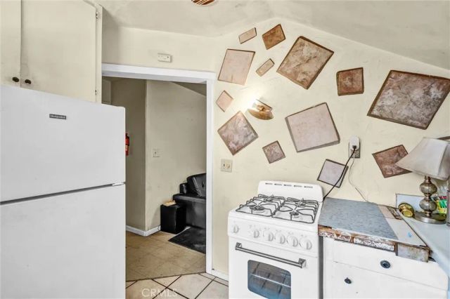 831 French Street, Santa Ana, CA 92701