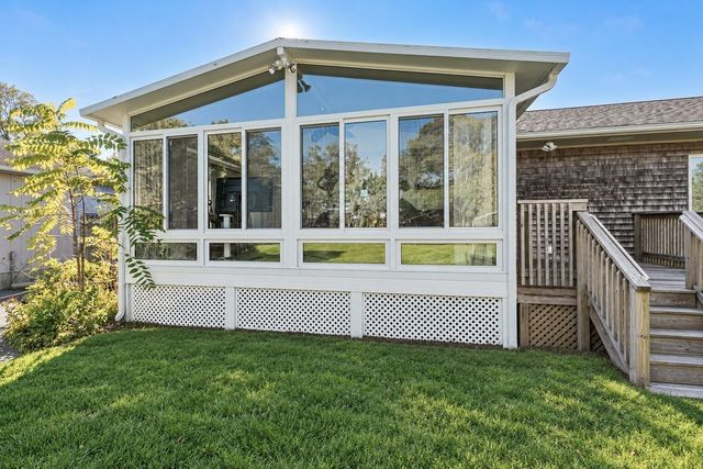 297 Bakerville Rd, Dartmouth, MA 02748