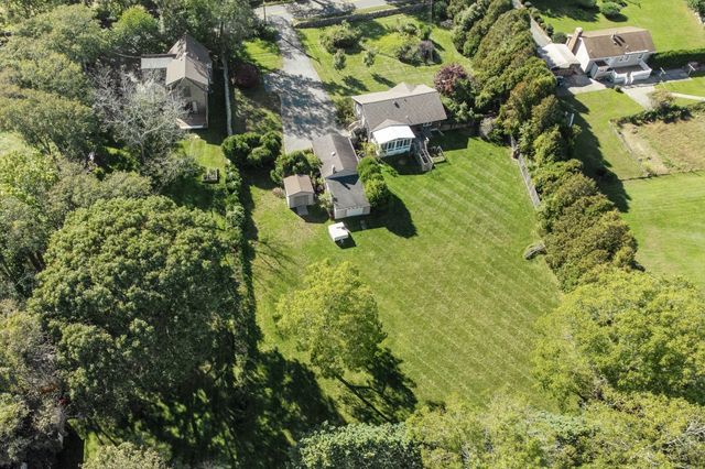 297 Bakerville Rd, Dartmouth, MA 02748