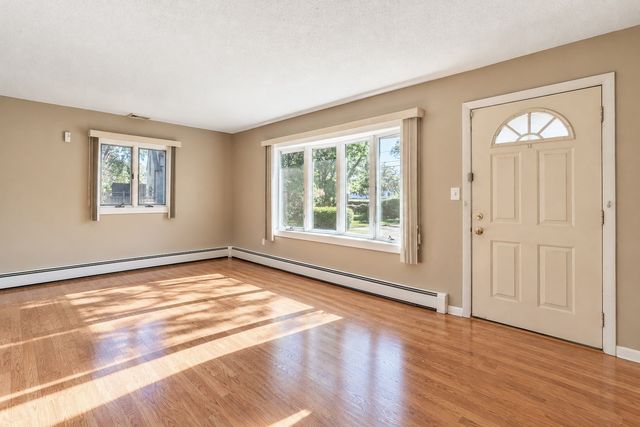 297 Bakerville Rd, Dartmouth, MA 02748