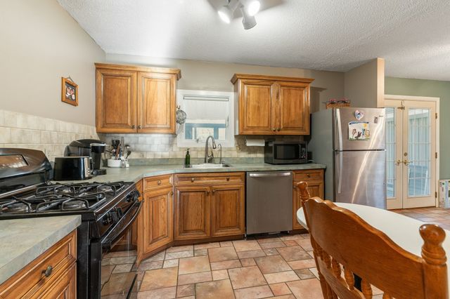 297 Bakerville Rd, Dartmouth, MA 02748