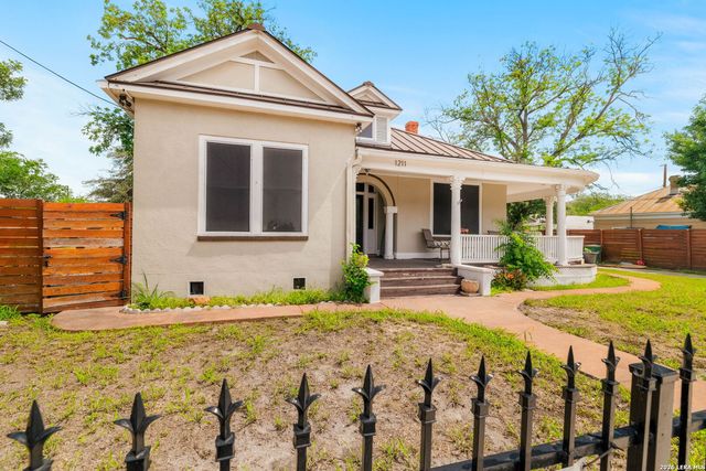 1211 guadalupe, San Antonio, TX 78207