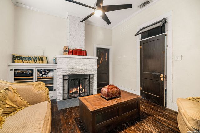 1211 guadalupe, San Antonio, TX 78207