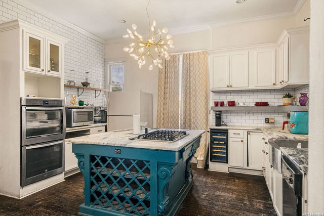 1211 guadalupe, San Antonio, TX 78207