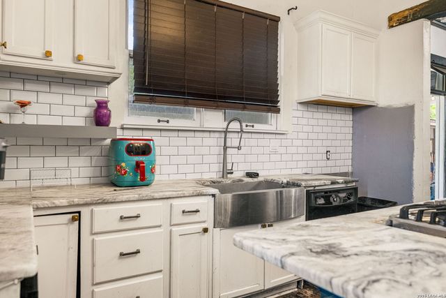 1211 guadalupe, San Antonio, TX 78207