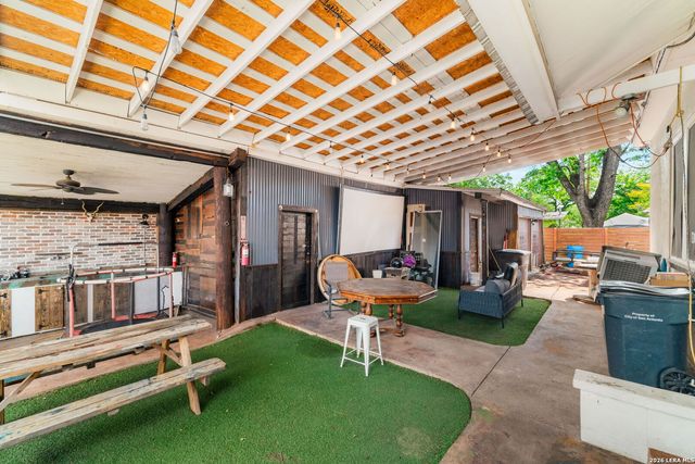 1211 guadalupe, San Antonio, TX 78207