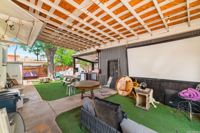 1211 guadalupe, San Antonio, TX 78207